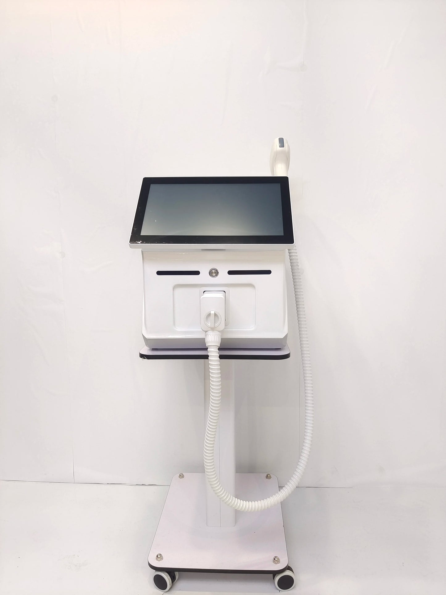 FEMUN 4000W Ice Cooling Diode Laser Hair Removal Device 755 940 1064 808nm
