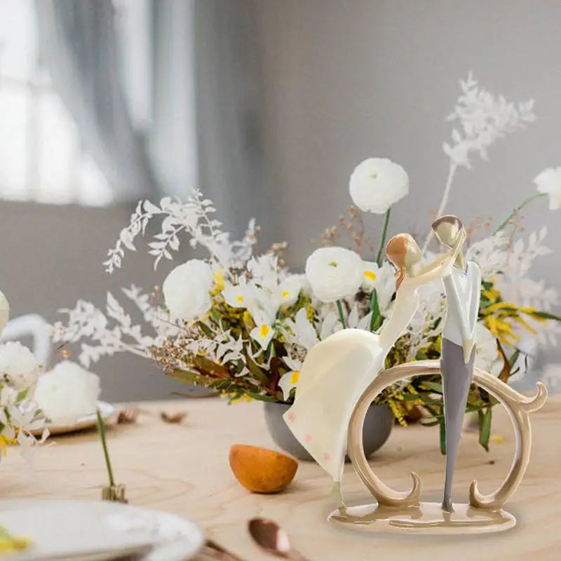 Monokweepjy Couple Sculpture Resin Lovers Figurines Home Decor