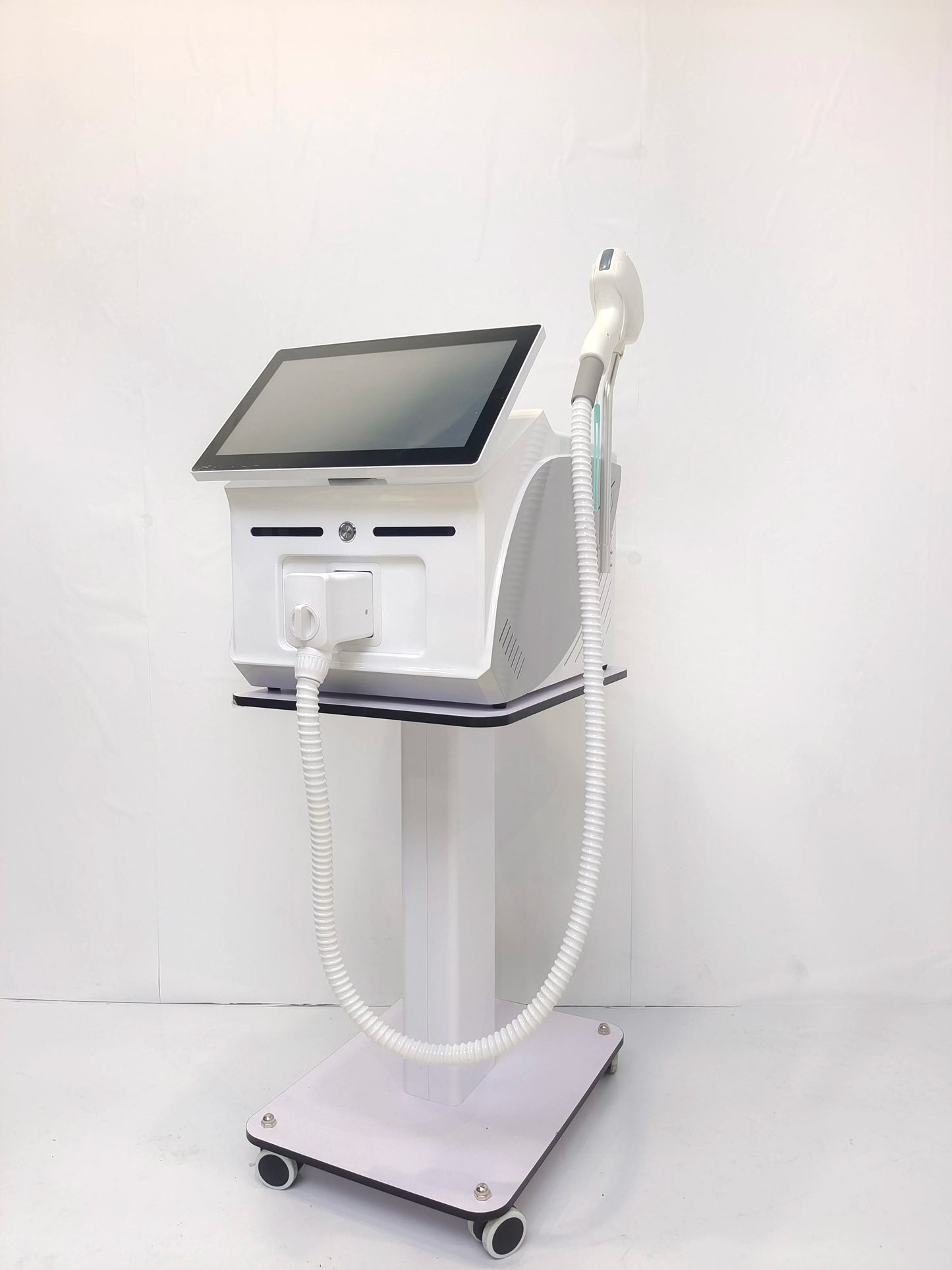 FEMUN 4000W Ice Cooling Diode Laser Hair Removal Device 755 940 1064 808nm