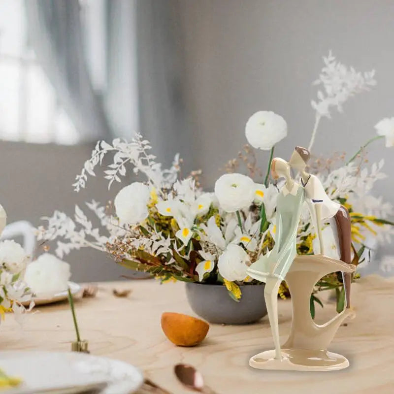 Monokweepjy Couple Sculpture Resin Lovers Figurines Home Decor