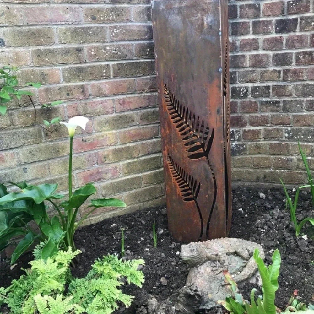 High-concerned Rustic Metal Fern Leaf Bamboo Planter Garden Columns Sculpture